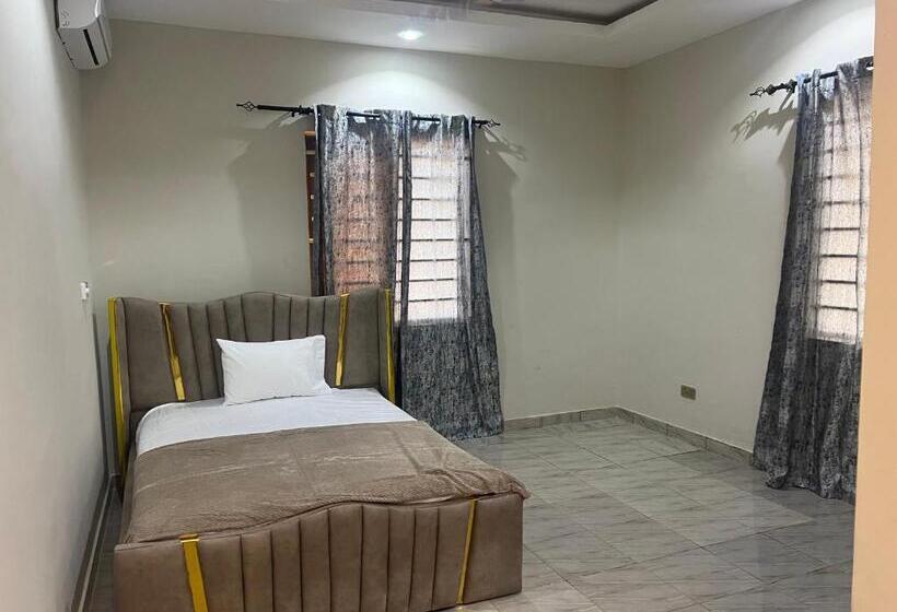 پانسیون Fowaalux