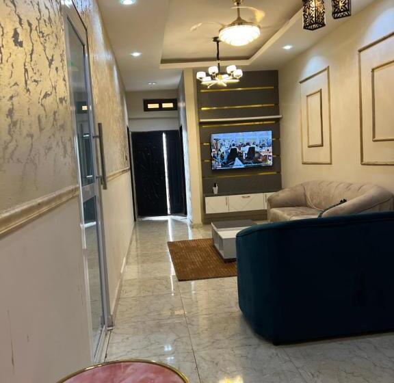 پانسیون Fowaalux