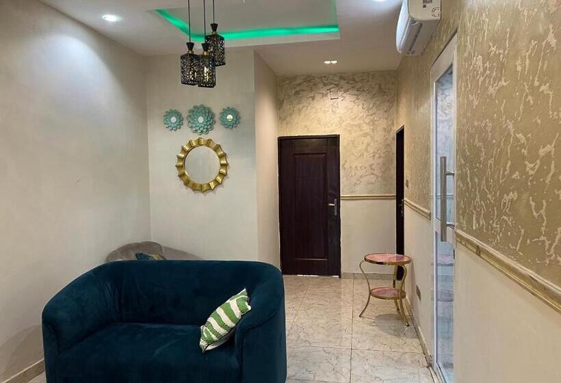 پانسیون Fowaalux