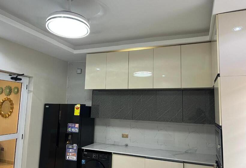 پانسیون Fowaalux