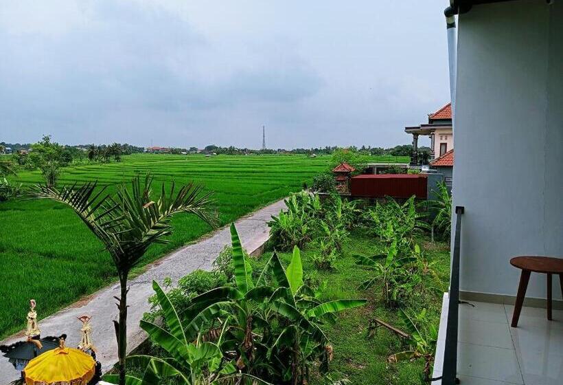 פנסיון Henrynatha Guesthouse