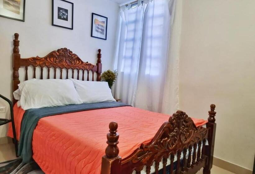 Пансион Hostal Doña Elva A 15 Min Del Aeropuerto