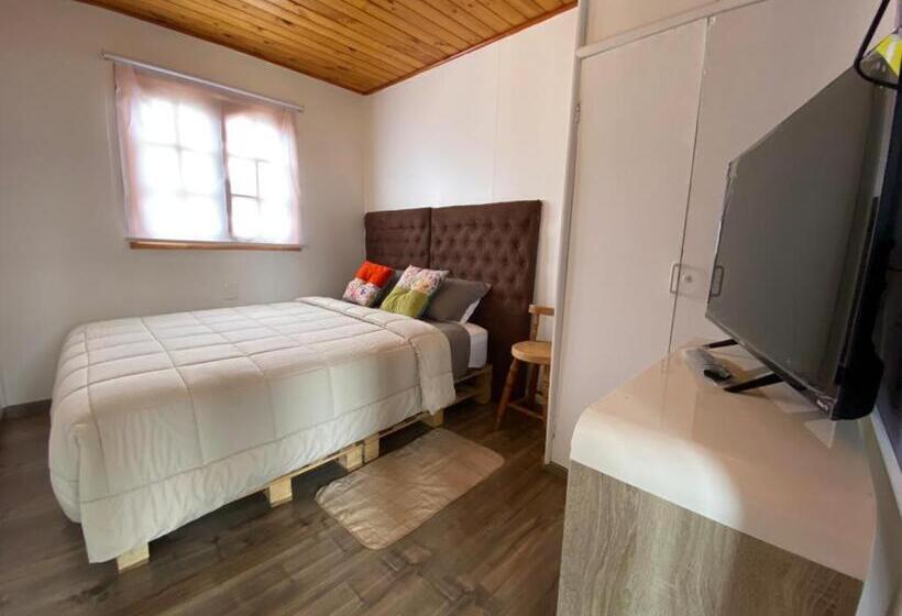 ペンション Hostal La Casona