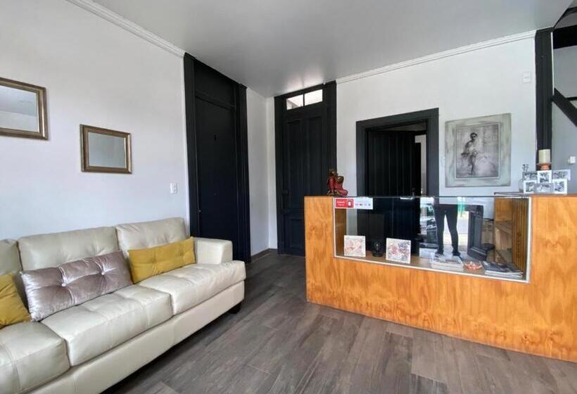 פנסיון Hostal La Casona