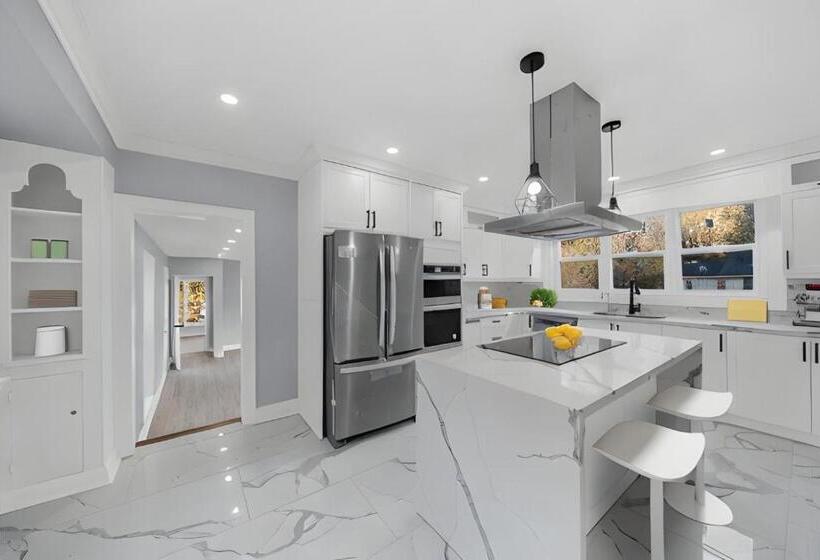 Пансион Luxurious Newly Renovated Cozy Homestay House