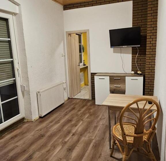 Monteurzimmer Und Pension Ampfurth