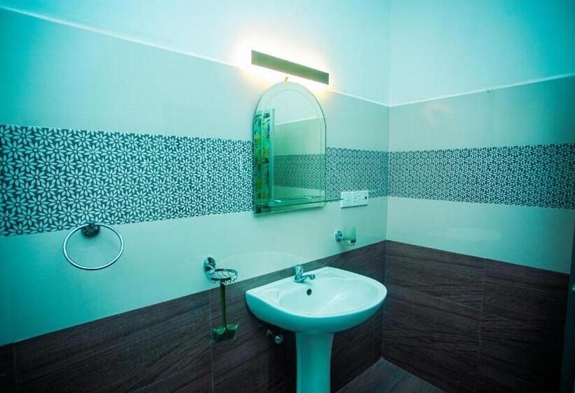 פנסיון Queen S Villa