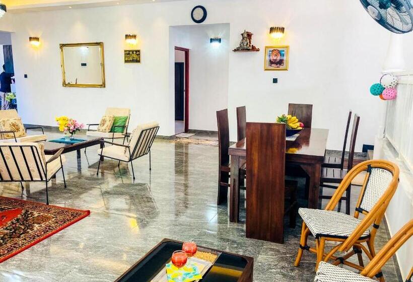 פנסיון Queen S Villa