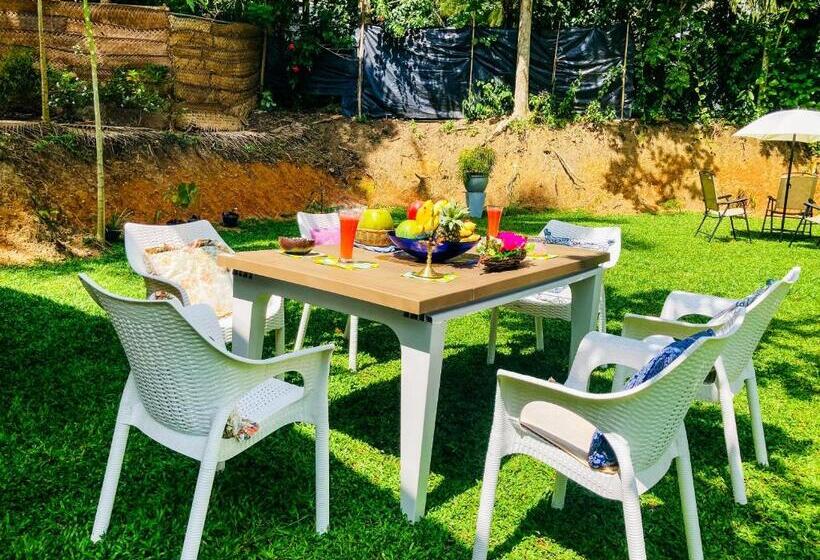 פנסיון Queen S Villa