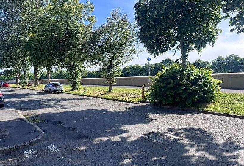 פנסיון Riverside By Teil