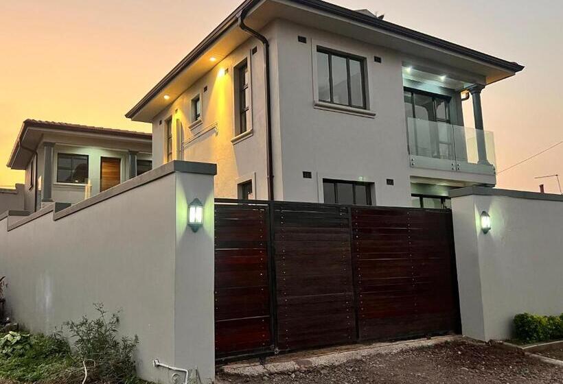 פנסיון Roadview Suites