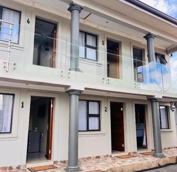 פנסיון Roadview Suites