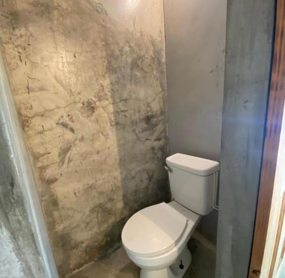 ペンション The Hide Away