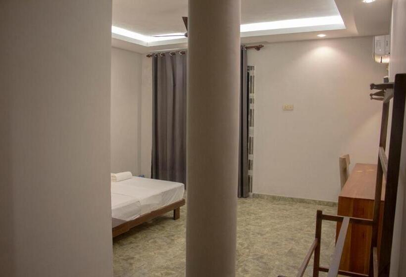 פנסיון Varinias Beach Villa