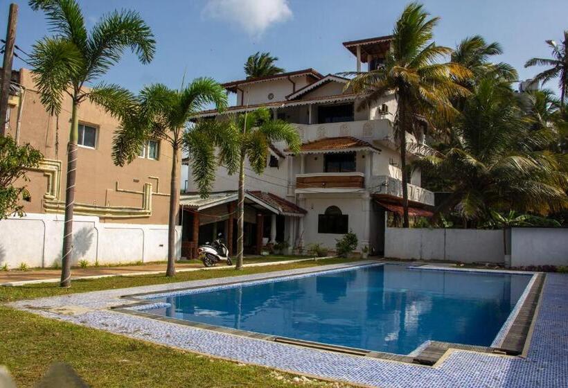 פנסיון Varinias Beach Villa