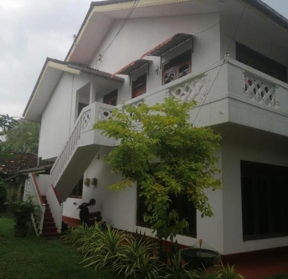 펜션 Villa7 Weligama