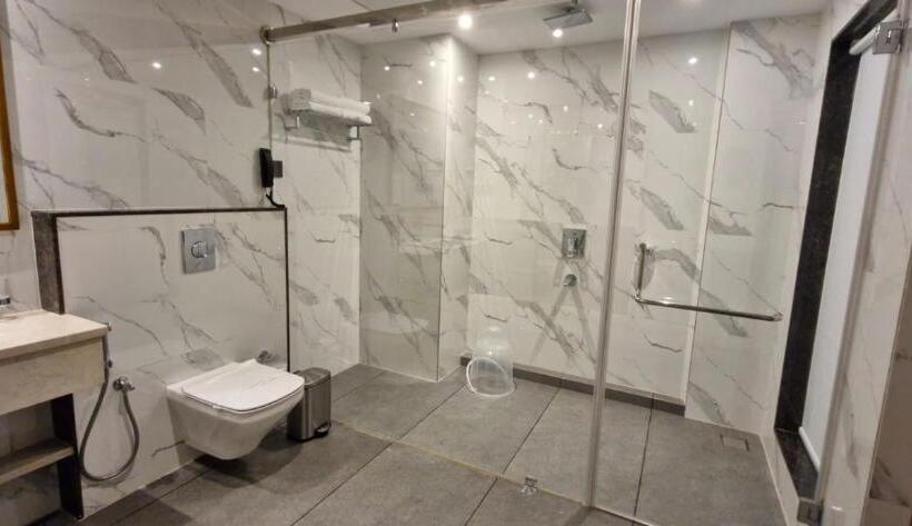 The Grand Cliff Resort Munnar