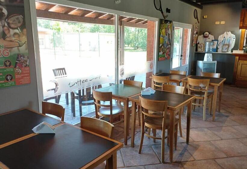 Verónica Lawn Tennis Hotel & Resto