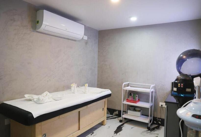 Xcelsior Hotel & Spa