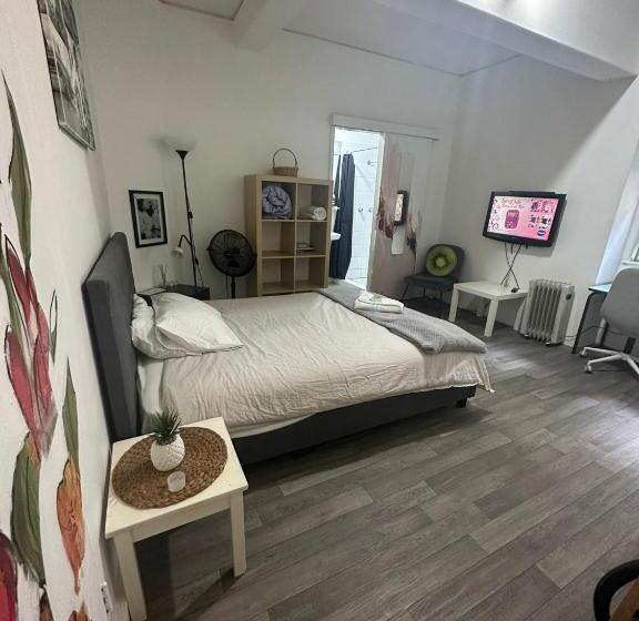 Your B&b Steps From Oxford St