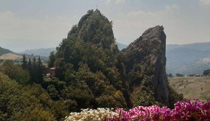 Общежитие Casa Del Viandante Borgo Dei Sassi Di Roccamalatina