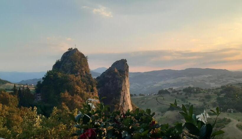 Общежитие Casa Del Viandante Borgo Dei Sassi Di Roccamalatina