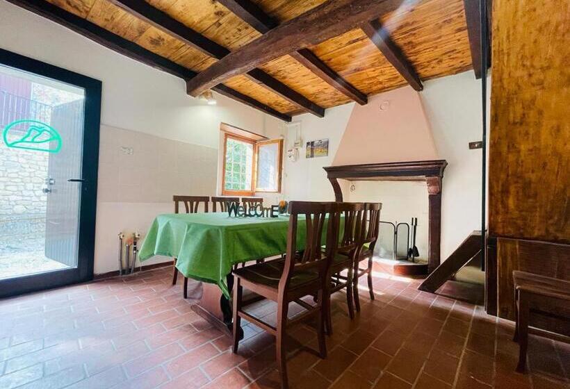 Общежитие Casa Del Viandante Borgo Dei Sassi Di Roccamalatina