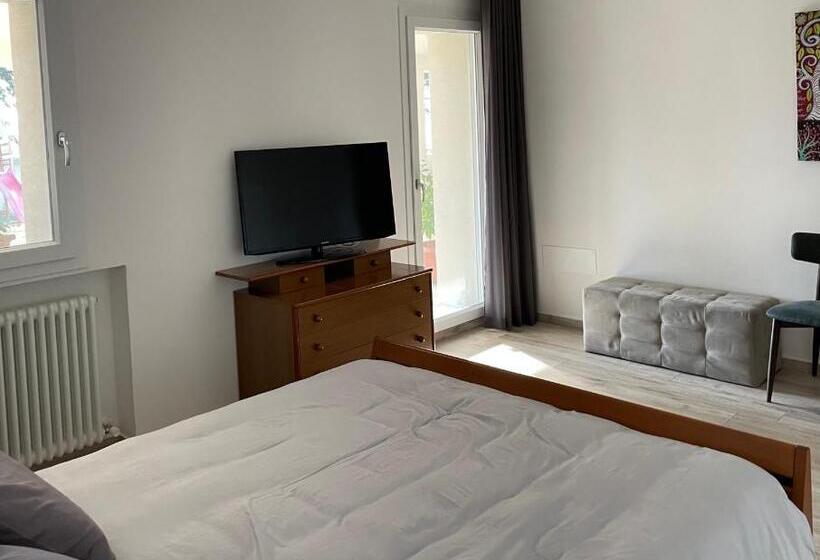 Bed and Breakfast Beb La Nociaia