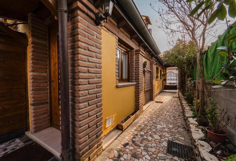 ベッドアンドブレックファースト La Loggia