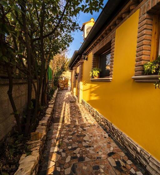 ベッドアンドブレックファースト La Loggia