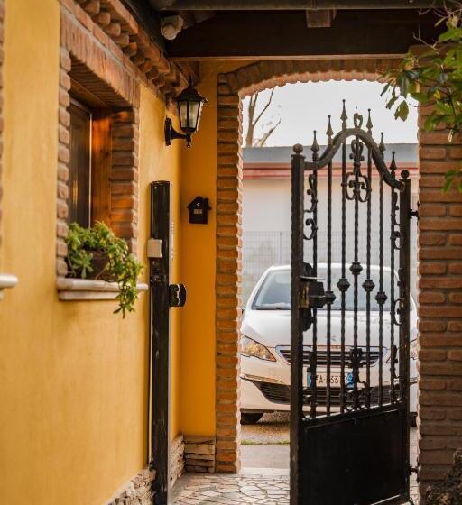 ベッドアンドブレックファースト La Loggia