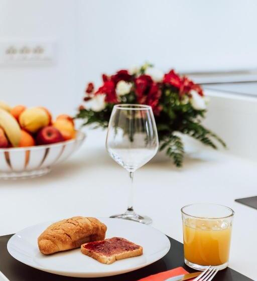 تختخواب و صبحانه Mine House