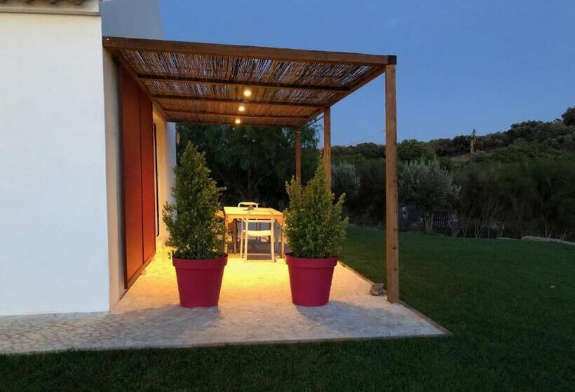 تختخواب و صبحانه The Red Door