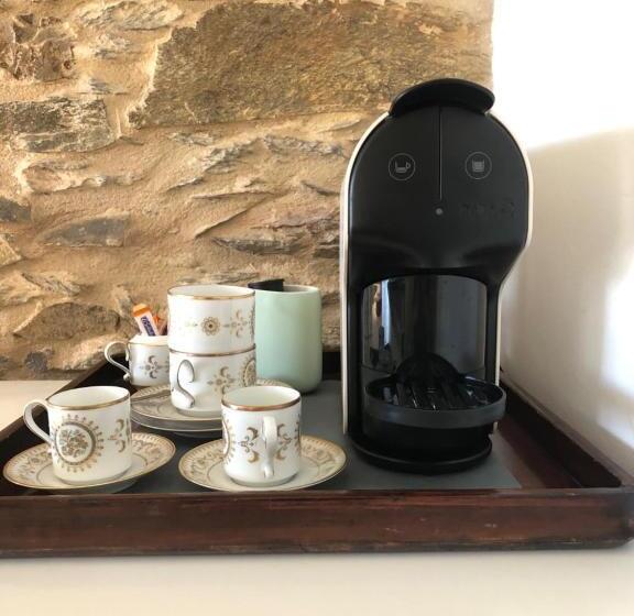 تختخواب و صبحانه The Red Door