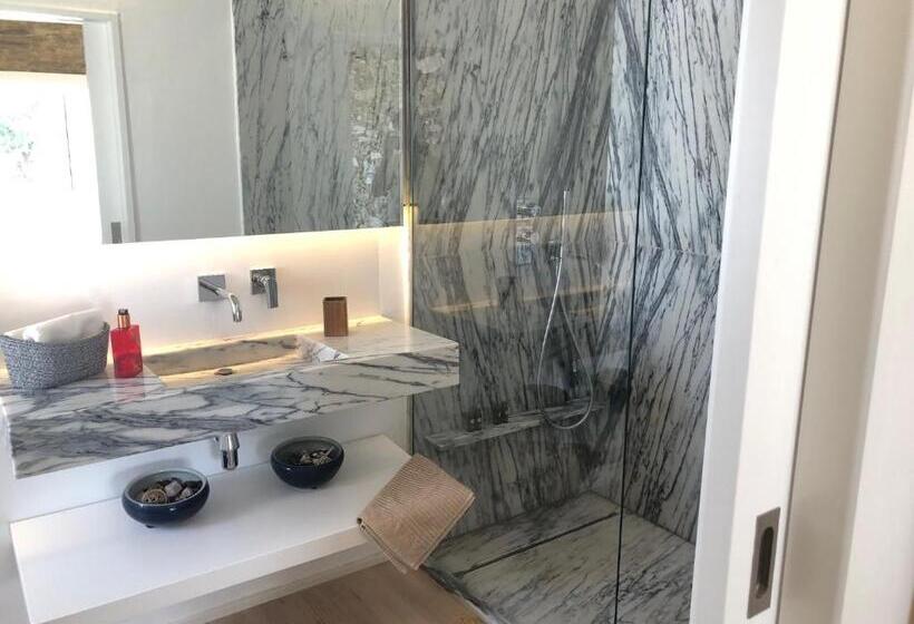 تختخواب و صبحانه The Red Door