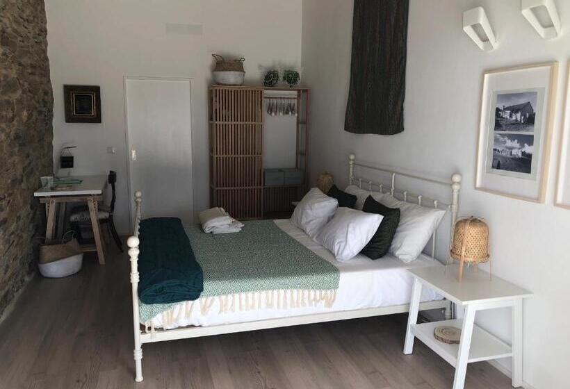 تختخواب و صبحانه The Red Door