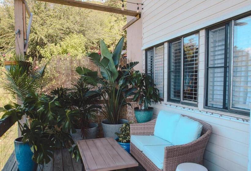 Cruz Bay Tropical Condo