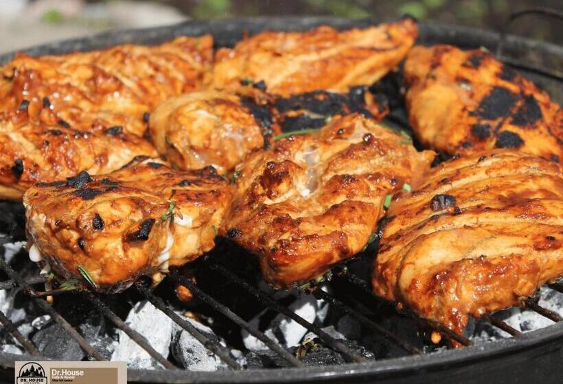 Dr House Ella   Hostel & Cafe