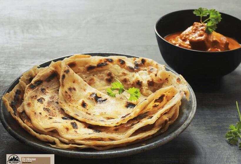 Dr House Ella   Hostel & Cafe