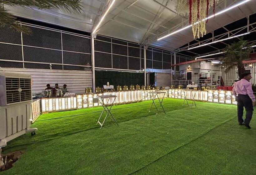 호텔 4 Seasons Resort By Jain Residency