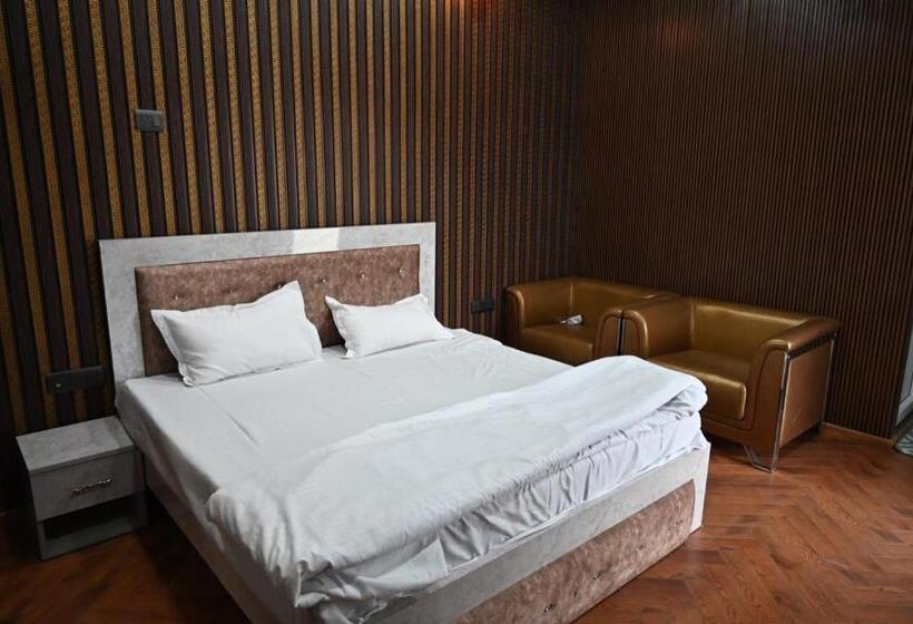 호텔 4 Seasons Resort By Jain Residency