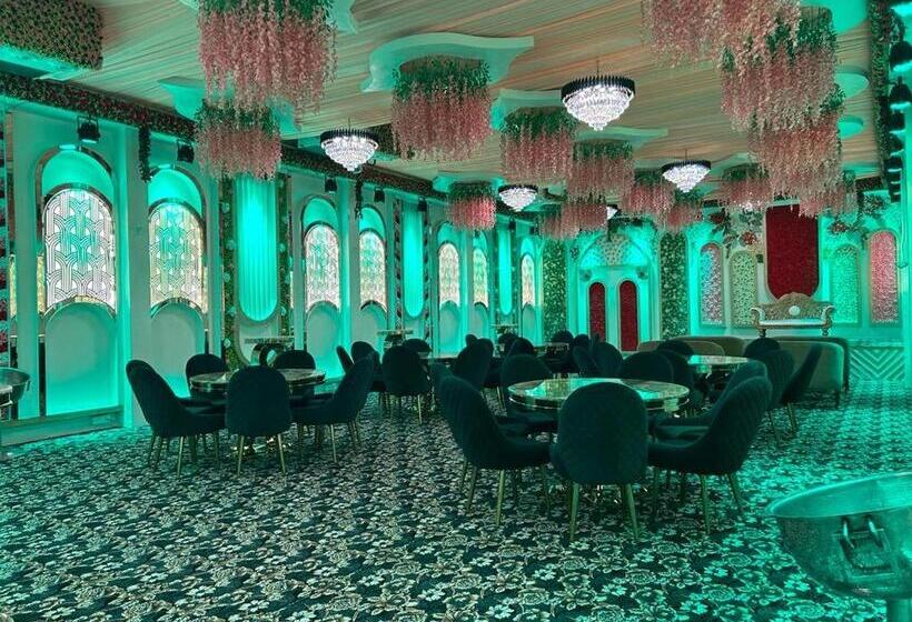 호텔 4 Seasons Resort By Jain Residency