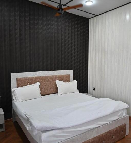 호텔 4 Seasons Resort By Jain Residency