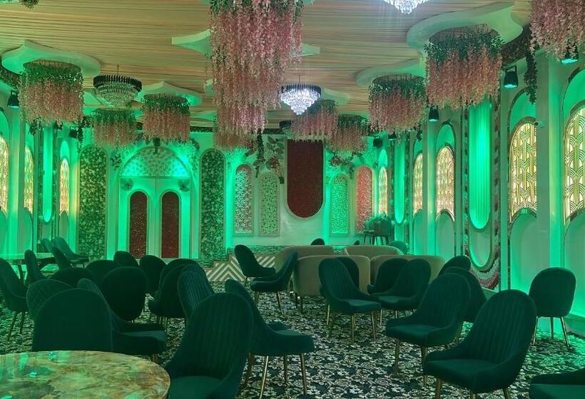 호텔 4 Seasons Resort By Jain Residency