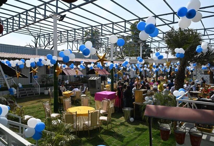 호텔 4 Seasons Resort By Jain Residency