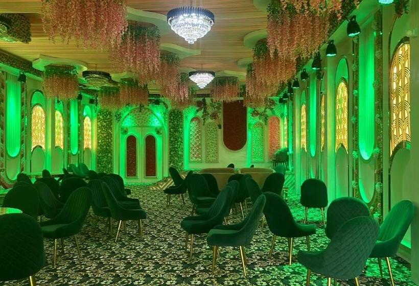 호텔 4 Seasons Resort By Jain Residency