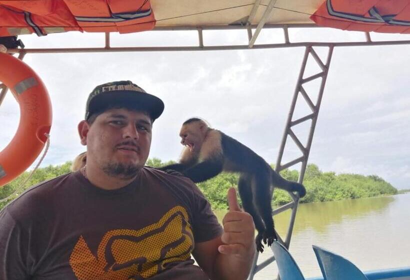 酒店 Adventurelalotour