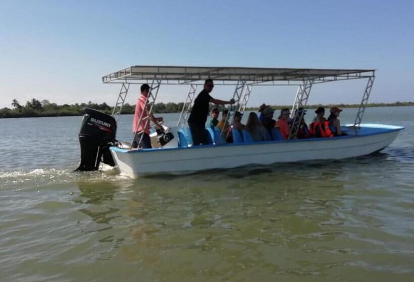 酒店 Adventurelalotour