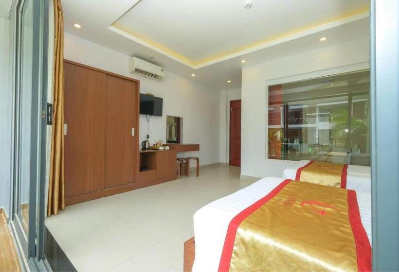 Anise Hotel Sonasea Night Market