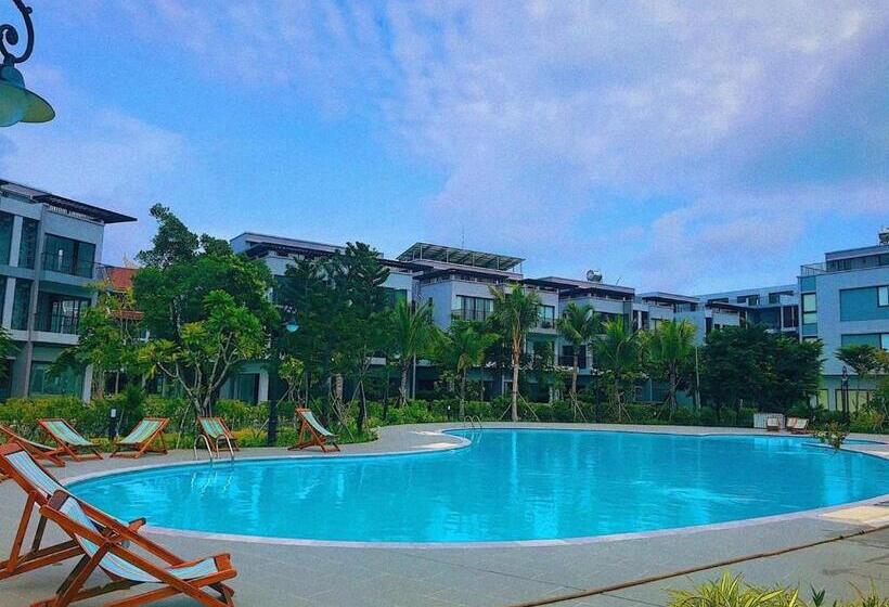 Anise Hotel Sonasea Night Market